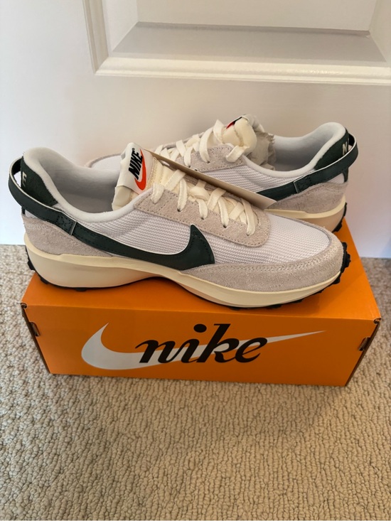 Nike Shoes - Nike Women’s White, Cream & Dark Green Retro Runner